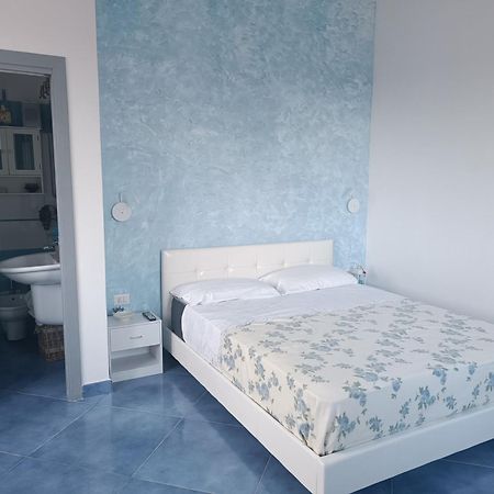 La Luna Nel Pozzo Procida Chambre photo